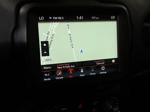 Used 2023 Jeep Renegade Latitude AWD/4WD image 7
