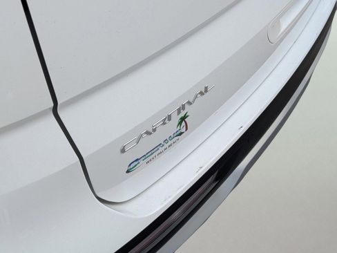 Certified 2024 Kia Carnival LX image 20