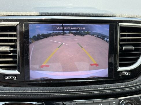 Used 2023 Chrysler Pacifica Limited FWD image 20