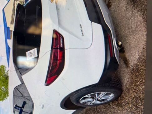 Used 2025 Chevrolet Blazer LT image 3