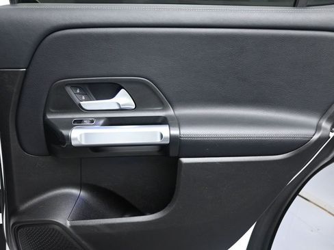 Used 2020 Mercedes-Benz GLB 250 GLB 250 w/ Premium Package image 29