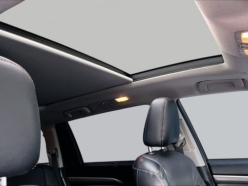 Certified 2018 Toyota Highlander Limited Platinum image 28