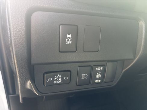 Used 2023 Toyota Tacoma TRD Sport w/ Technology Package image 11