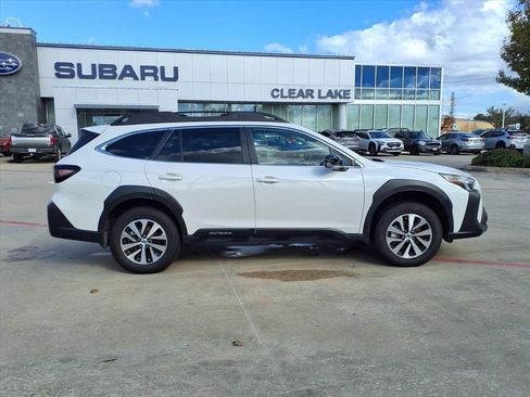 Used 2025 Subaru Outback Premium image 7