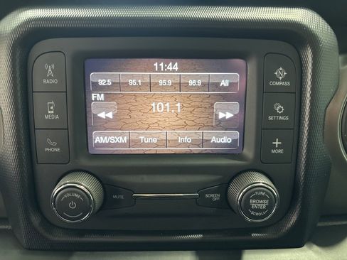 Used 2021 Jeep Wrangler Sport image 17