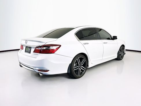 Used 2017 Honda Accord Sport image 9