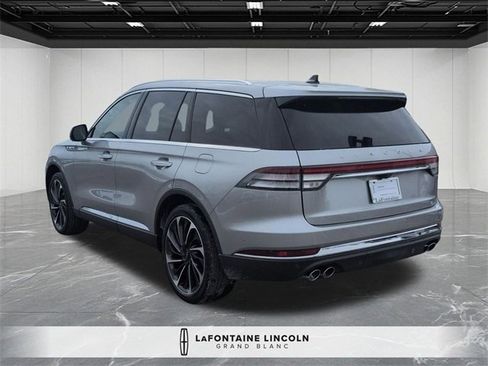 Certified 2023 Lincoln Aviator Reserve w/ Equipment Group 201A image 3