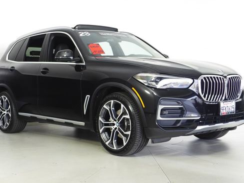 Certified 2023 BMW X5 xDrive40i w/ Parking Assistance Package AWD/4WD image 4