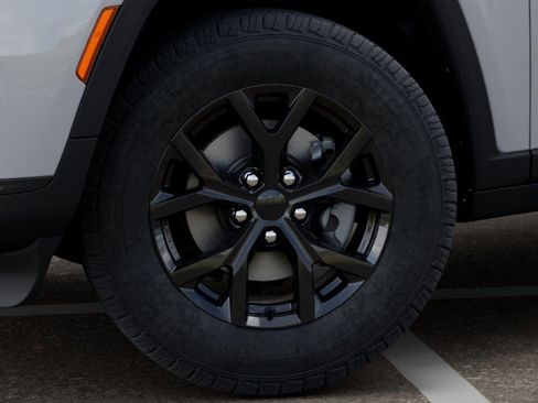 New 2025 Jeep Grand Cherokee L Laredo image 8