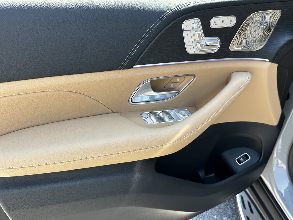 New 2026 Mercedes-Benz GLS 450 4MATIC image 11