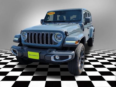 Used 2025 Jeep Wrangler Unlimited Sahara w/ Safety Group AWD/4WD image 3