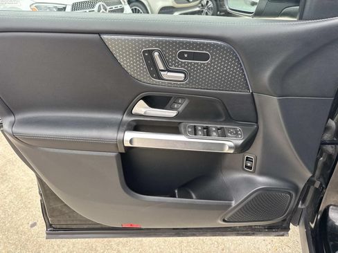 Used 2025 Mercedes-Benz GLB 250 image 18