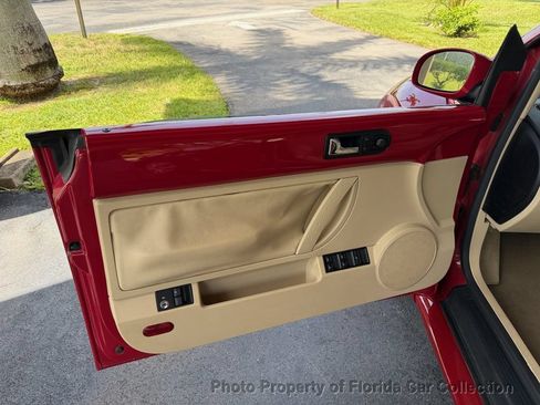 Used 2010 Volkswagen Beetle Convertible FWD image 33