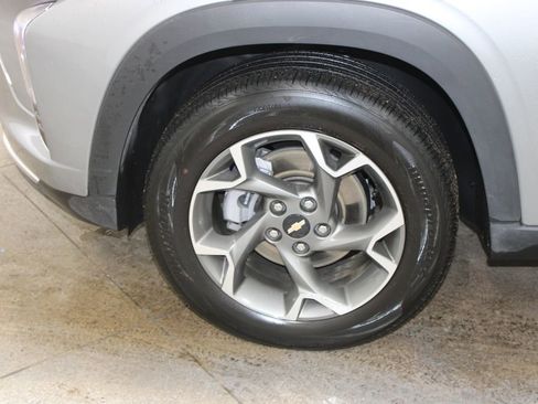 Used 2025 Chevrolet Trax LT w/ LT Convenience Package image 48