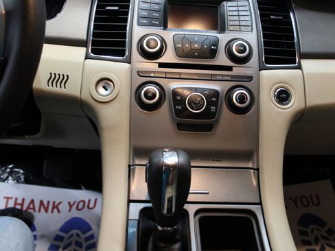 Used 2018 Ford Taurus SE image 16