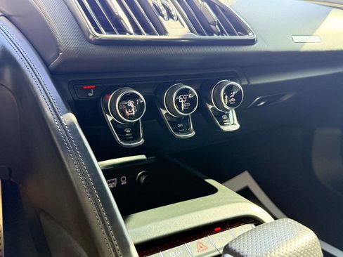 Used 2018 Audi R8 V10 w/ Black Optic Package image 30