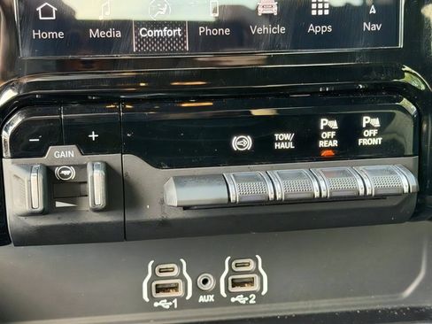 Used 2025 RAM 3500 Big Horn AWD/4WD image 28