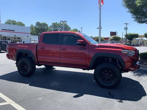 Used 2017 Toyota Tacoma TRD Pro AWD/4WD image 9
