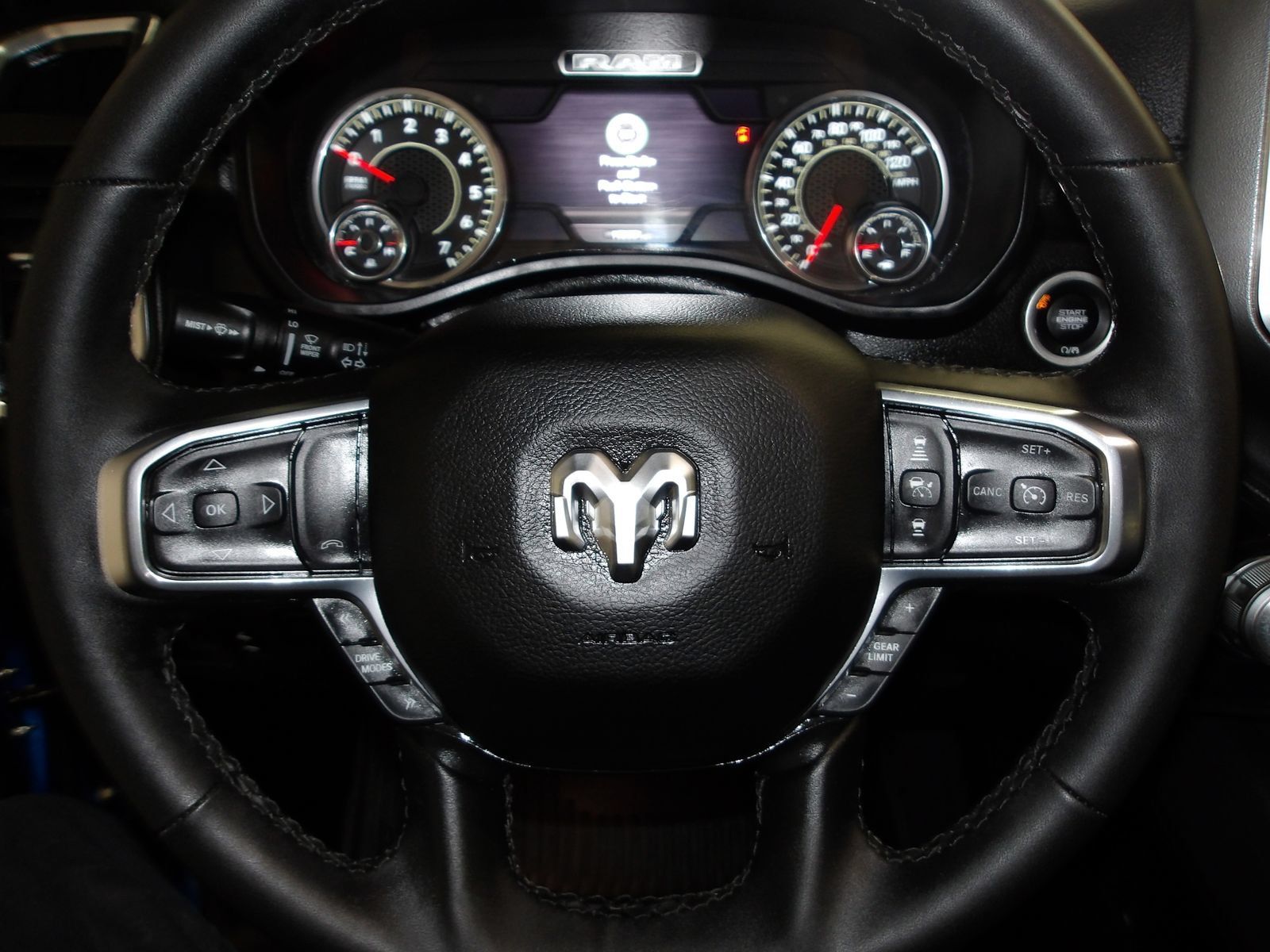 Used 2025 RAM 1500 Laramie AWD/4WD image 8