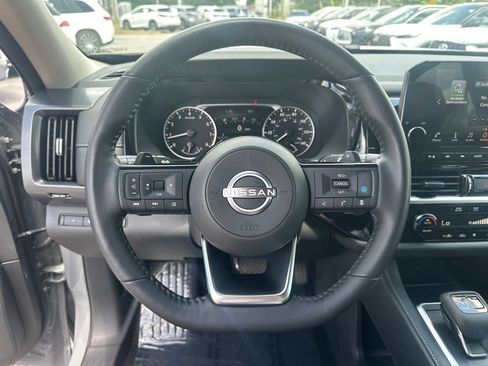 Used 2024 Nissan Pathfinder SL AWD/4WD image 20
