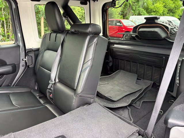 Used 2022 Jeep Wrangler Unlimited Rubicon 4xe w/ Cold Weather Group AWD/4WD image 21