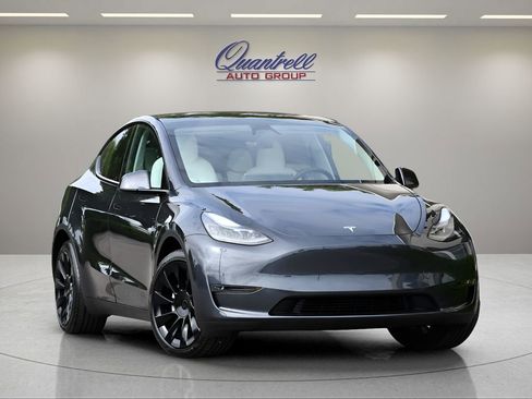 Used 2024 Tesla Model Y Long Range AWD/4WD image 1