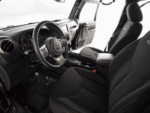 Used 2018 Jeep Wrangler Unlimited Sport image 12