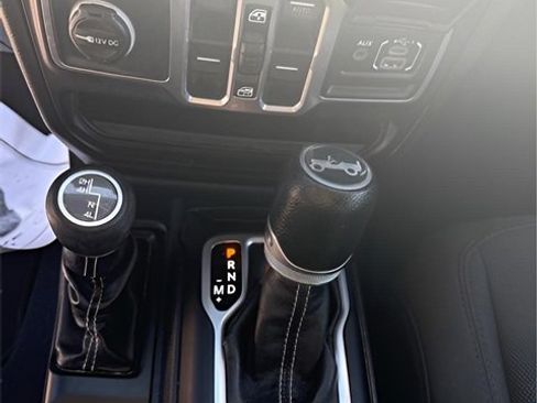 Used 2018 Jeep Wrangler Unlimited Sahara image 19