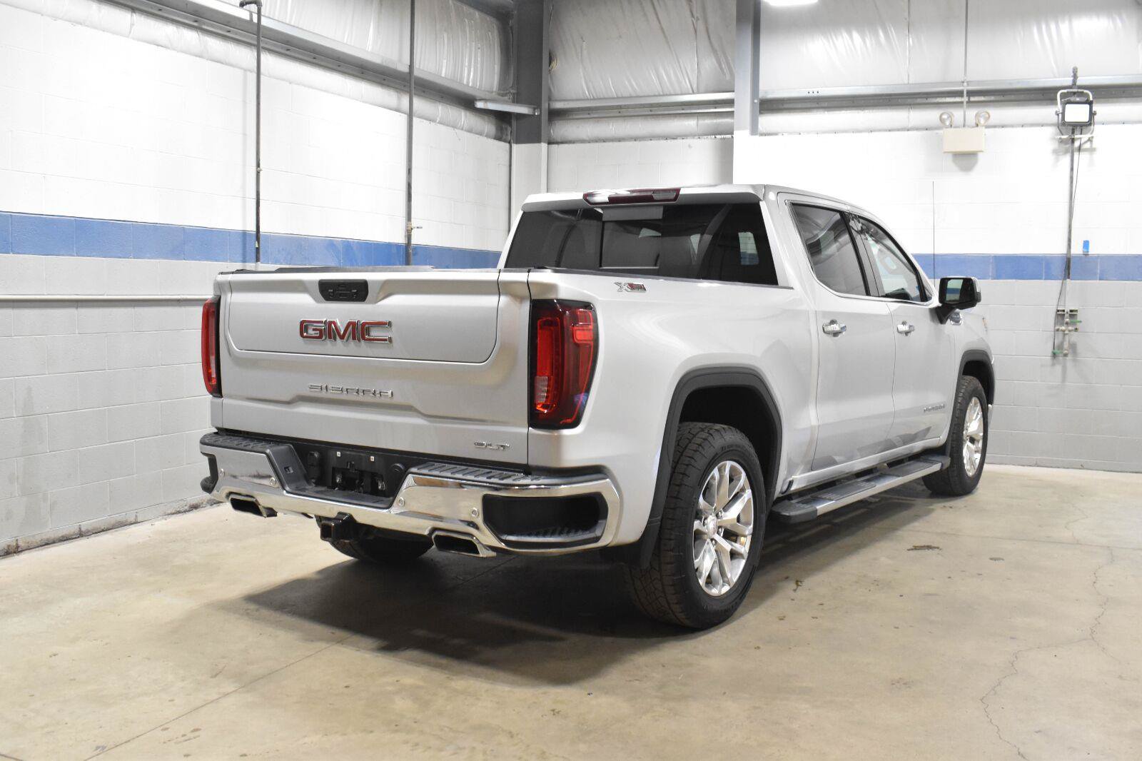 Used 2022 GMC Sierra 1500 SLT w/ SLT Premium Plus Package AWD/4WD image 25
