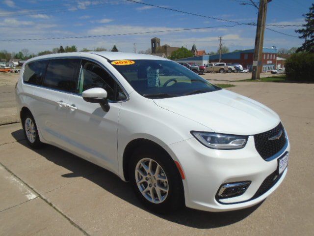 Used 2023 Chrysler Pacifica Touring-L FWD image 12