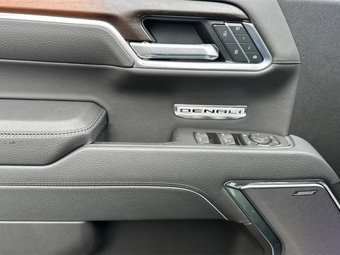 Used 2025 GMC Sierra 1500 Denali image 9