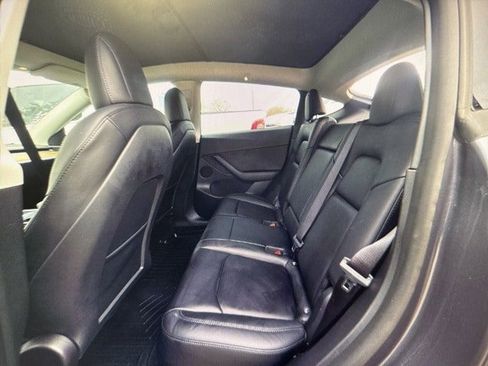 Used 2022 Tesla Model Y Long Range image 11