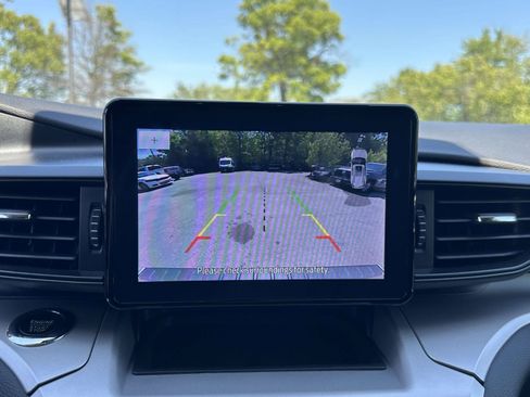 Used 2023 Ford Explorer XLT AWD/4WD image 9