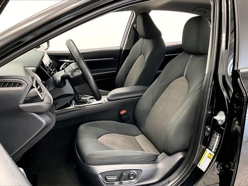 Used 2022 Toyota Camry LE image 24