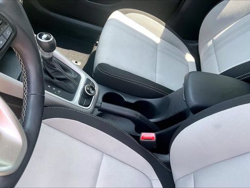 Used 2023 Hyundai Venue SEL FWD image 17