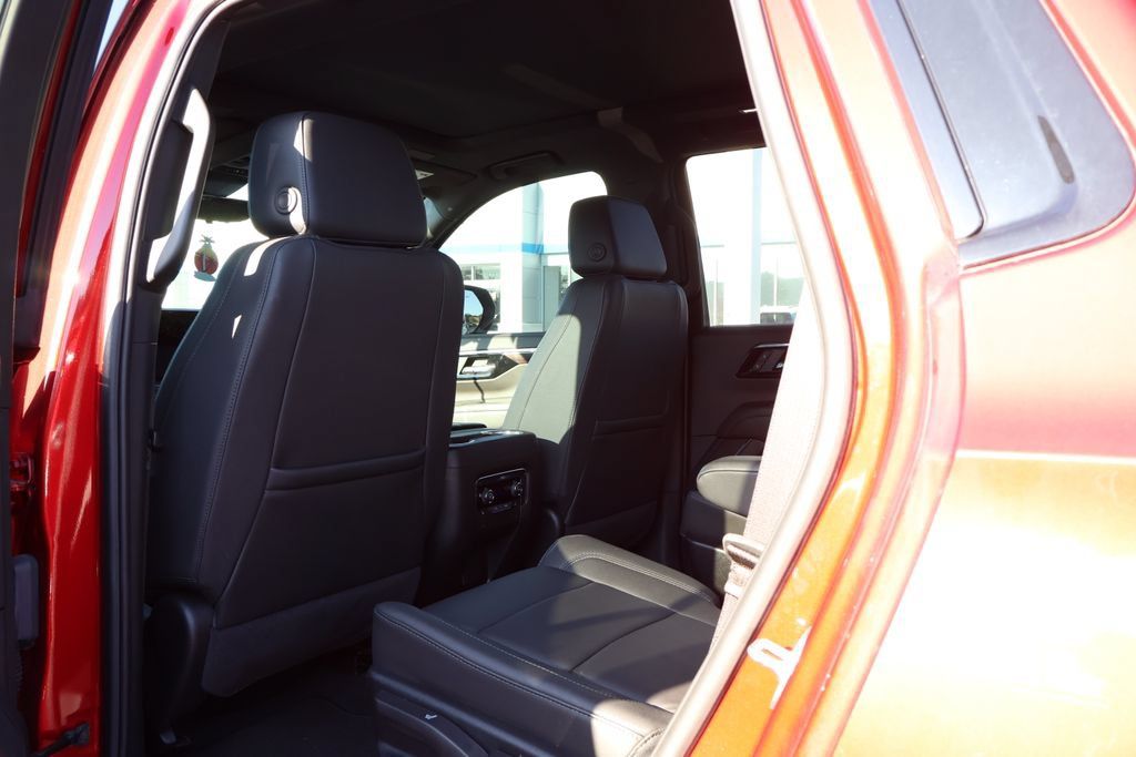 Used 2025 Chevrolet Tahoe Z71 w/ Z71 Off-Road Package AWD/4WD image 39
