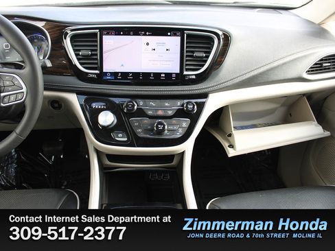 Used 2023 Chrysler Pacifica Limited image 20
