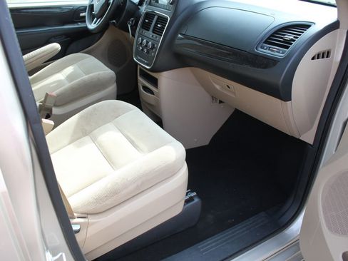 Used 2016 Dodge Grand Caravan SE w/ Quick Order Package 29E SE image 5