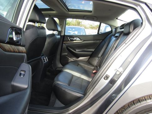 Used 2017 Nissan Maxima Platinum image 16