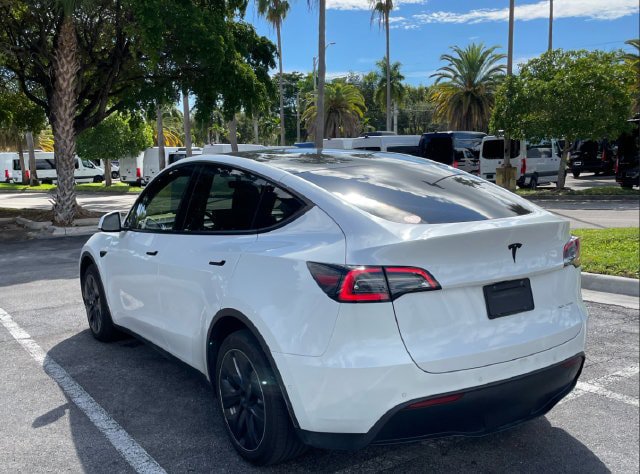 Used 2021 Tesla Model Y Long Range AWD/4WD image 3