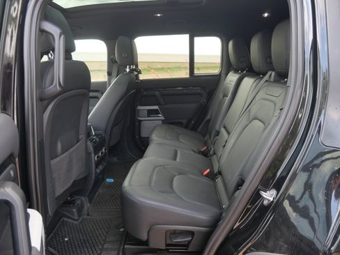 Used 2023 Land Rover Defender 130 S image 8