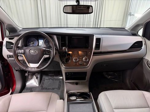 Used 2017 Toyota Sienna XLE w/ XLE Navigation Package image 14