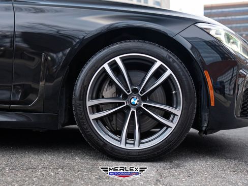 Used 2020 BMW 750i xDrive w/ M Sport Package image 10