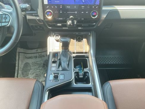 Used 2024 Lexus GX 550 w/ Accessory Package (2T) AWD/4WD image 12