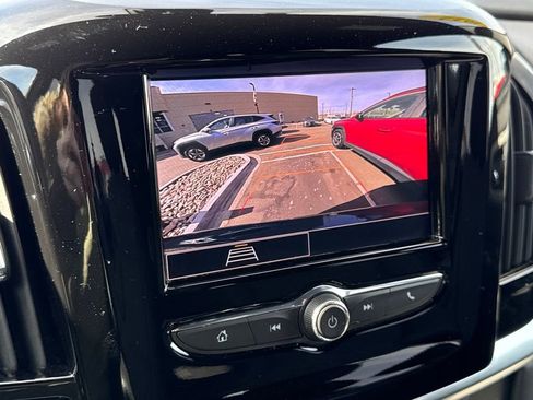 Used 2022 Chevrolet Traverse LT image 37