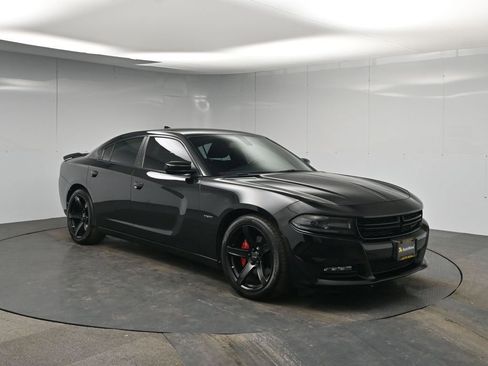Used 2018 Dodge Charger R/T w/ Blacktop Package image 7