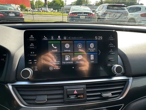 Used 2018 Honda Accord Sport image 12