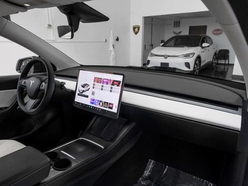Used 2021 Tesla Model Y Long Range AWD/4WD image 21
