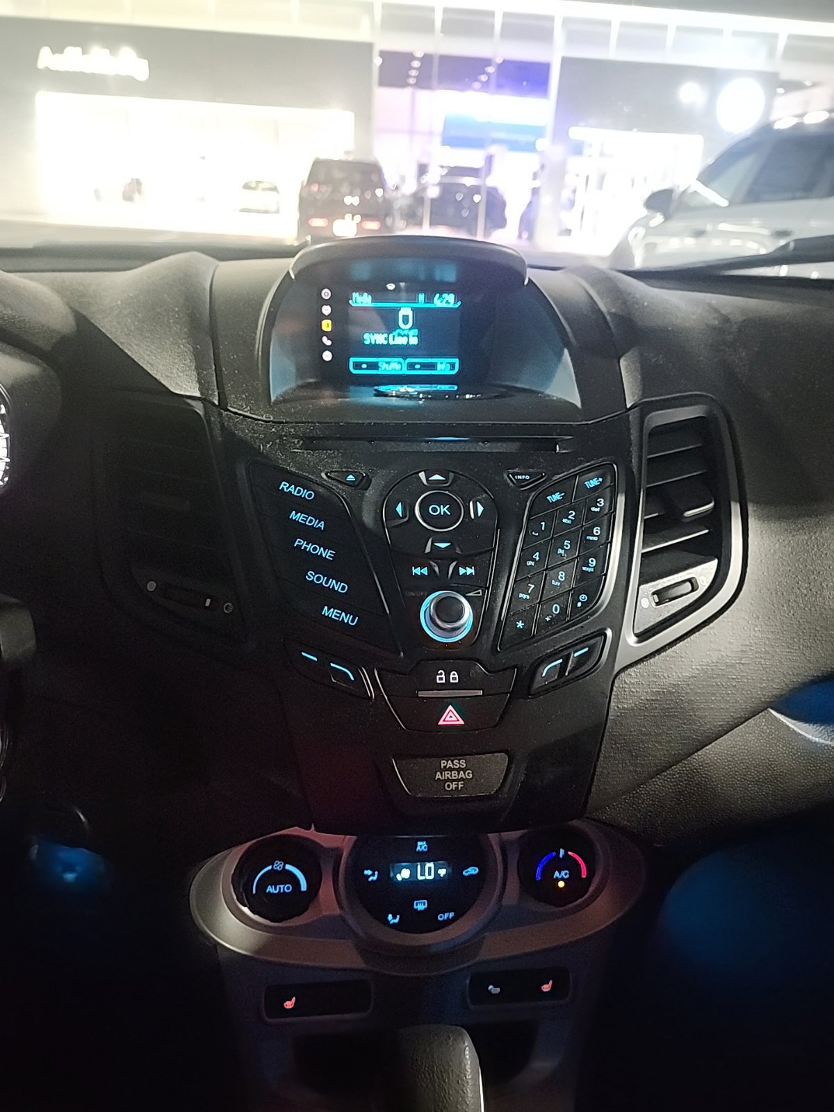 Used 2016 Ford Fiesta SE w/ Cold Weather Package FWD image 9