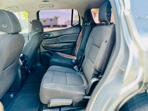 Used 2018 GMC Acadia SLE FWD image 11